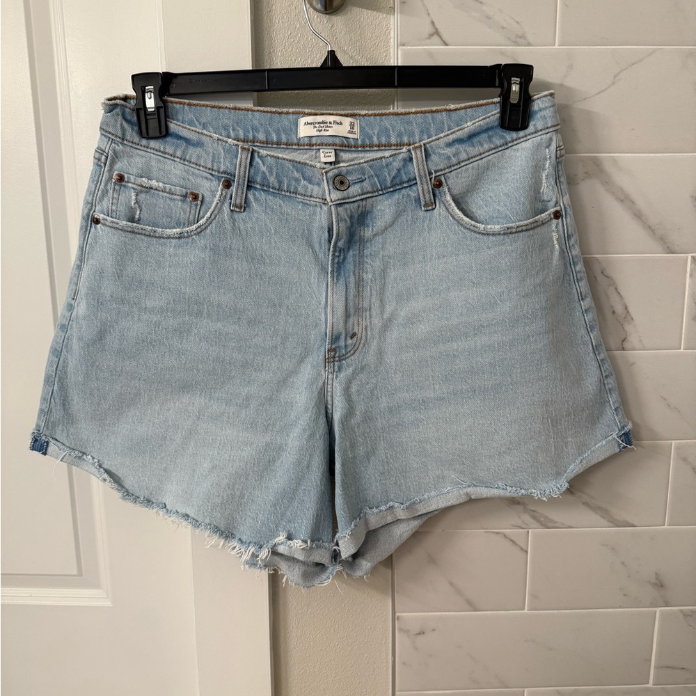 Women's Light Wash Denim Shorts Size 33/16
